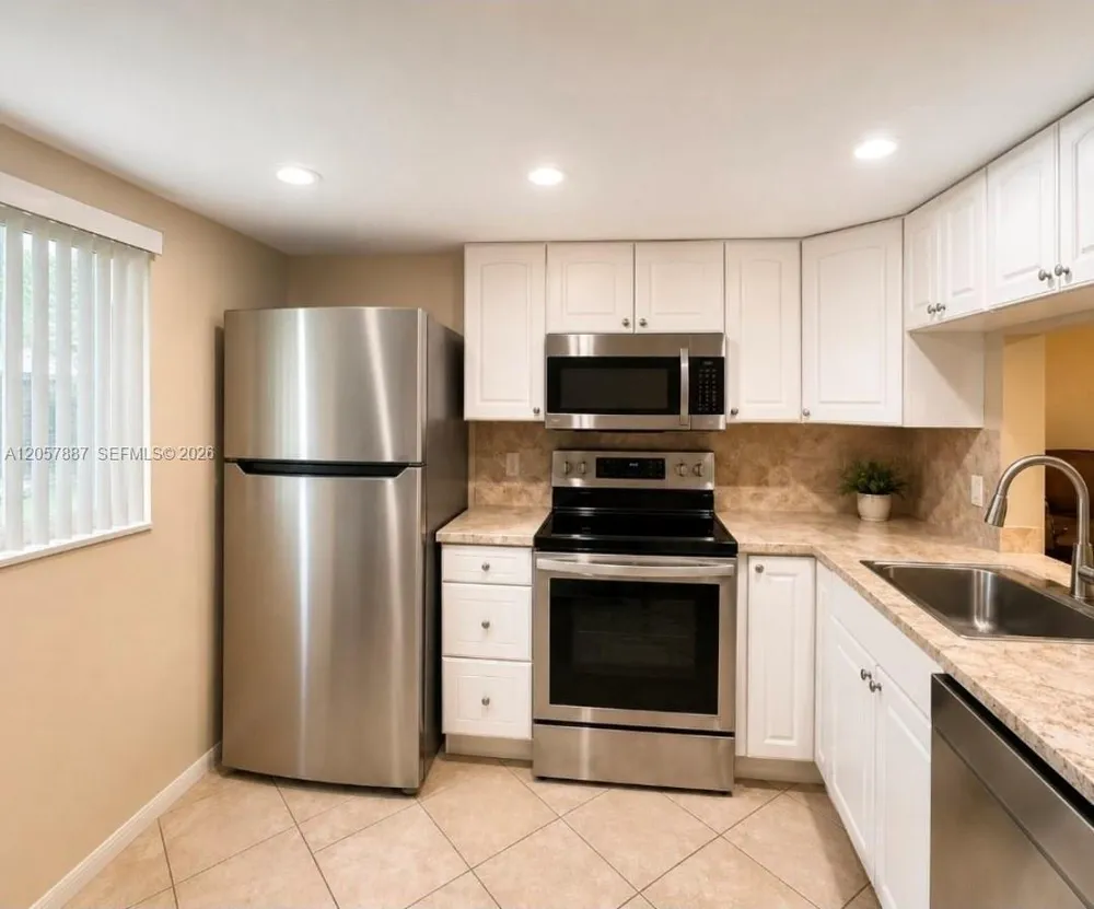 3905 N Nob Hill Rd, Sunrise, FL 33351