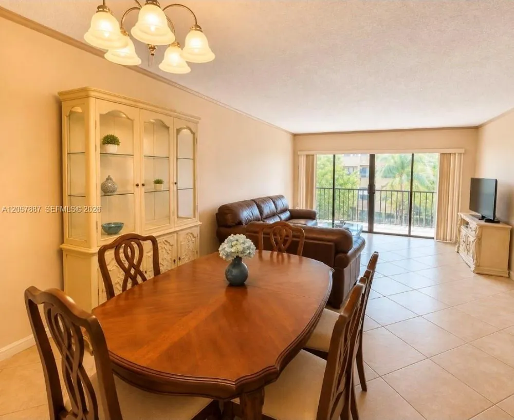 3905 N Nob Hill Rd, Sunrise, FL 33351