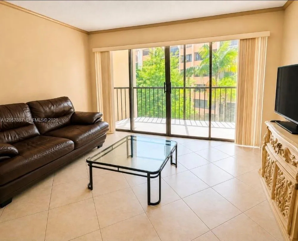 3905 N Nob Hill Rd, Sunrise, FL 33351