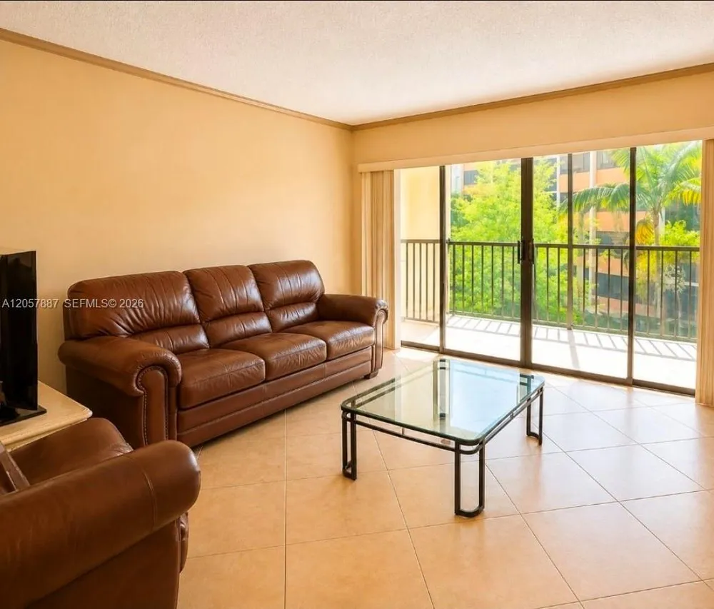 3905 N Nob Hill Rd, Sunrise, FL 33351