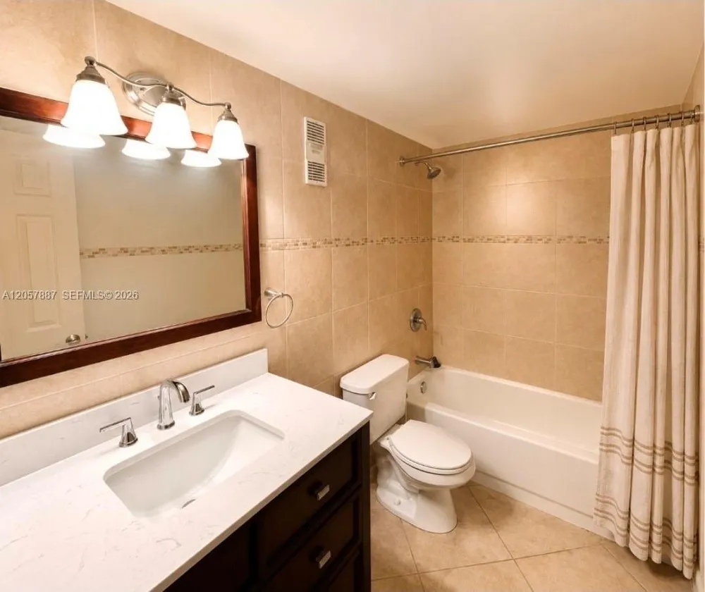 3905 N Nob Hill Rd, Sunrise, FL 33351