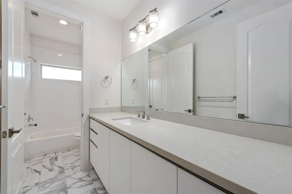 9406 Glenfield Ct, Houston, TX 77096