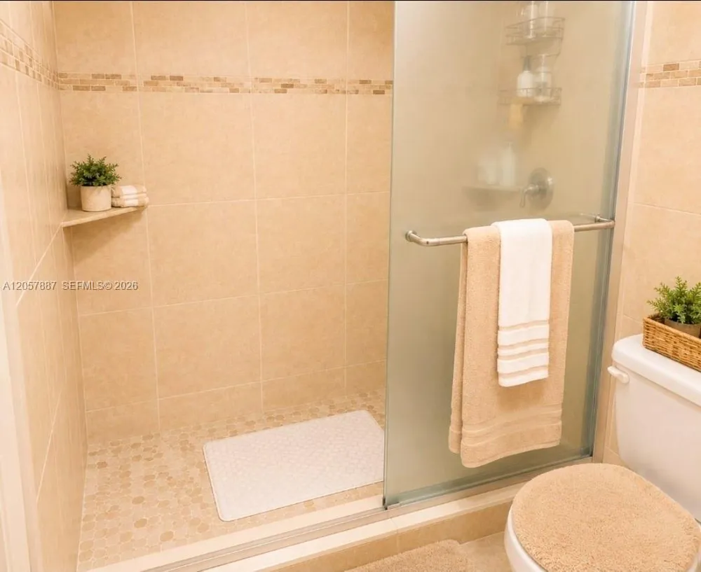 3905 N Nob Hill Rd, Sunrise, FL 33351