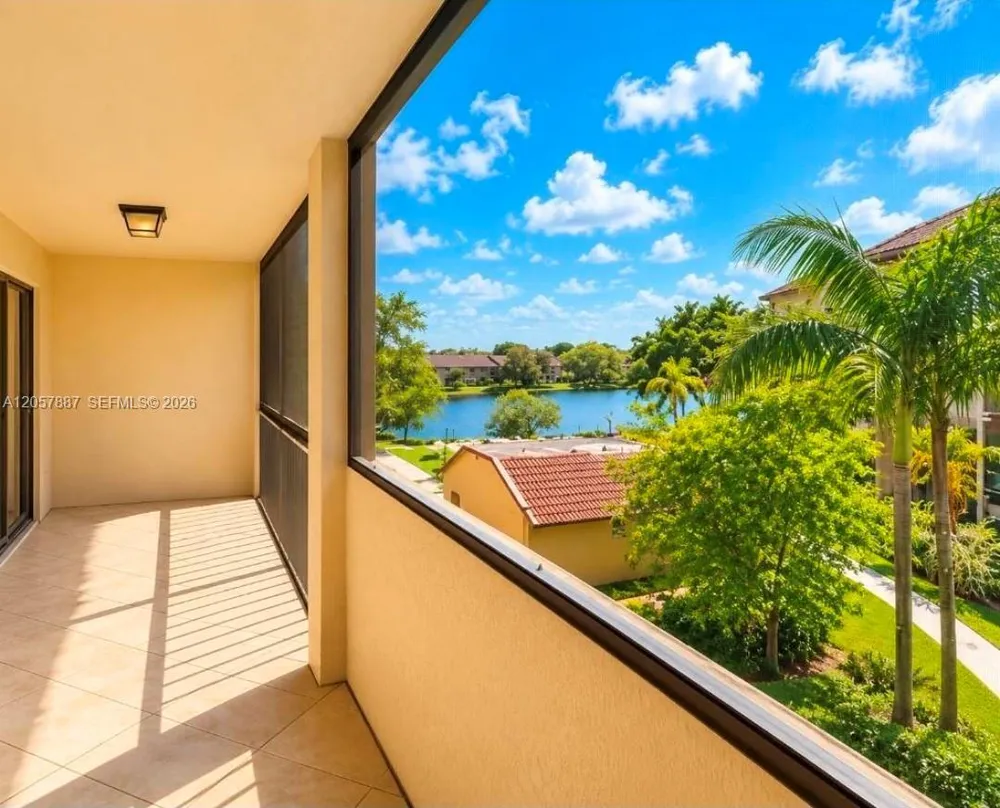 3905 N Nob Hill Rd, Sunrise, FL 33351