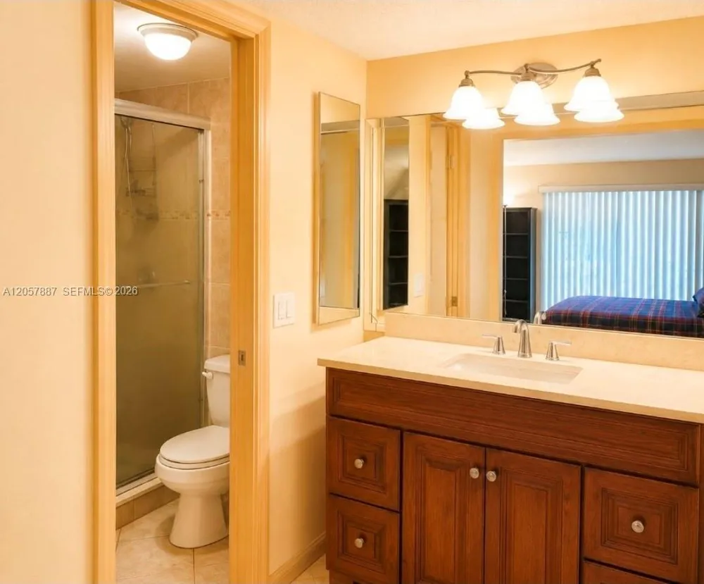 3905 N Nob Hill Rd, Sunrise, FL 33351