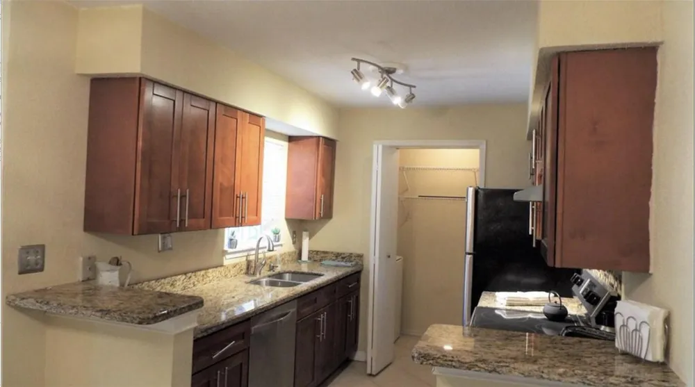 833 Riverside Dr, Coral Springs, FL 33071