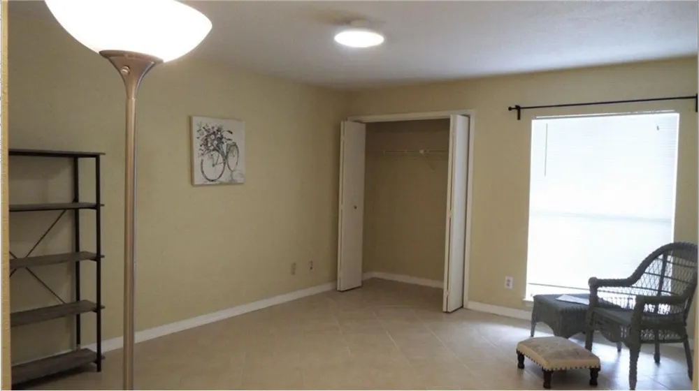 833 Riverside Dr, Coral Springs, FL 33071