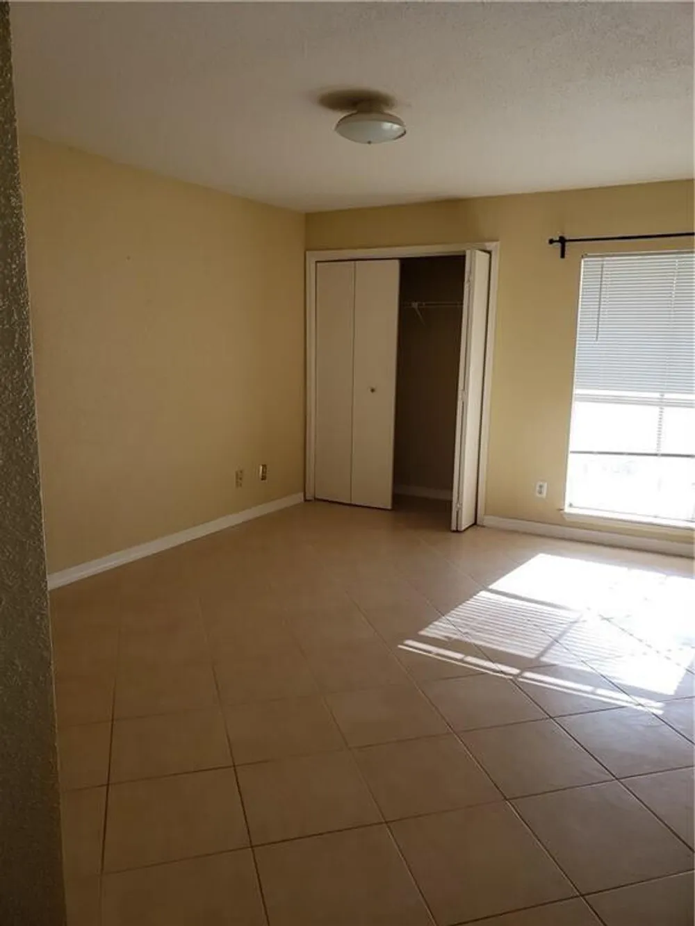 833 Riverside Dr, Coral Springs, FL 33071