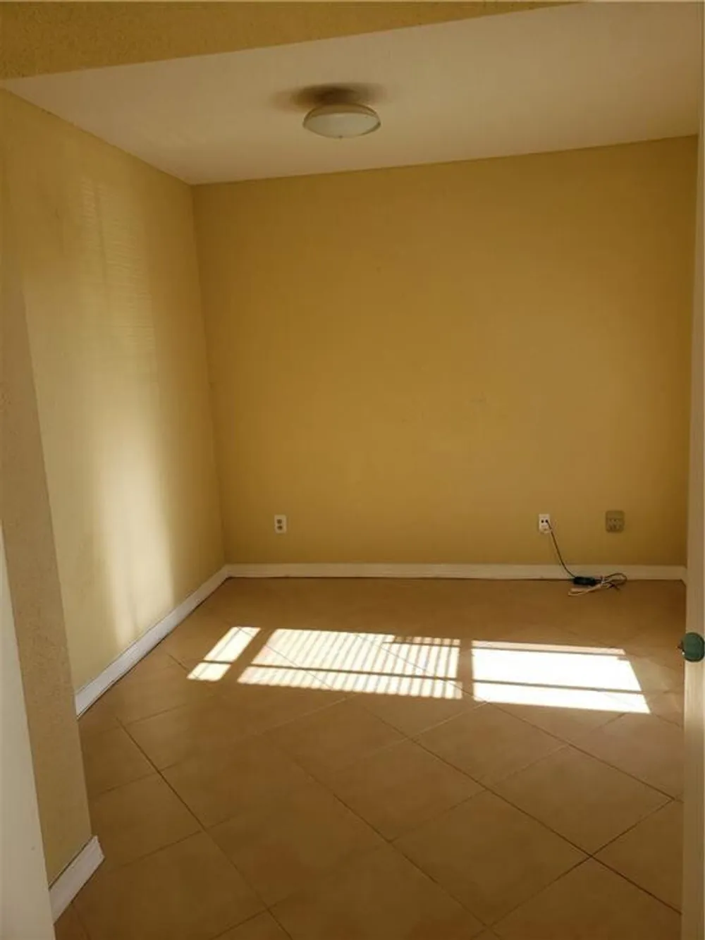 833 Riverside Dr, Coral Springs, FL 33071
