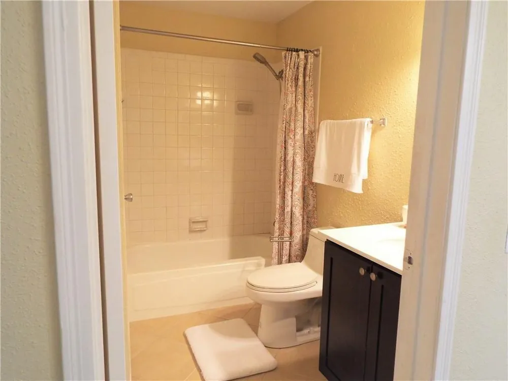 833 Riverside Dr, Coral Springs, FL 33071