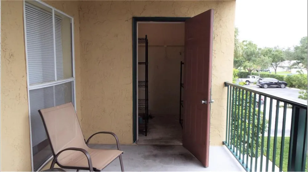 833 Riverside Dr, Coral Springs, FL 33071