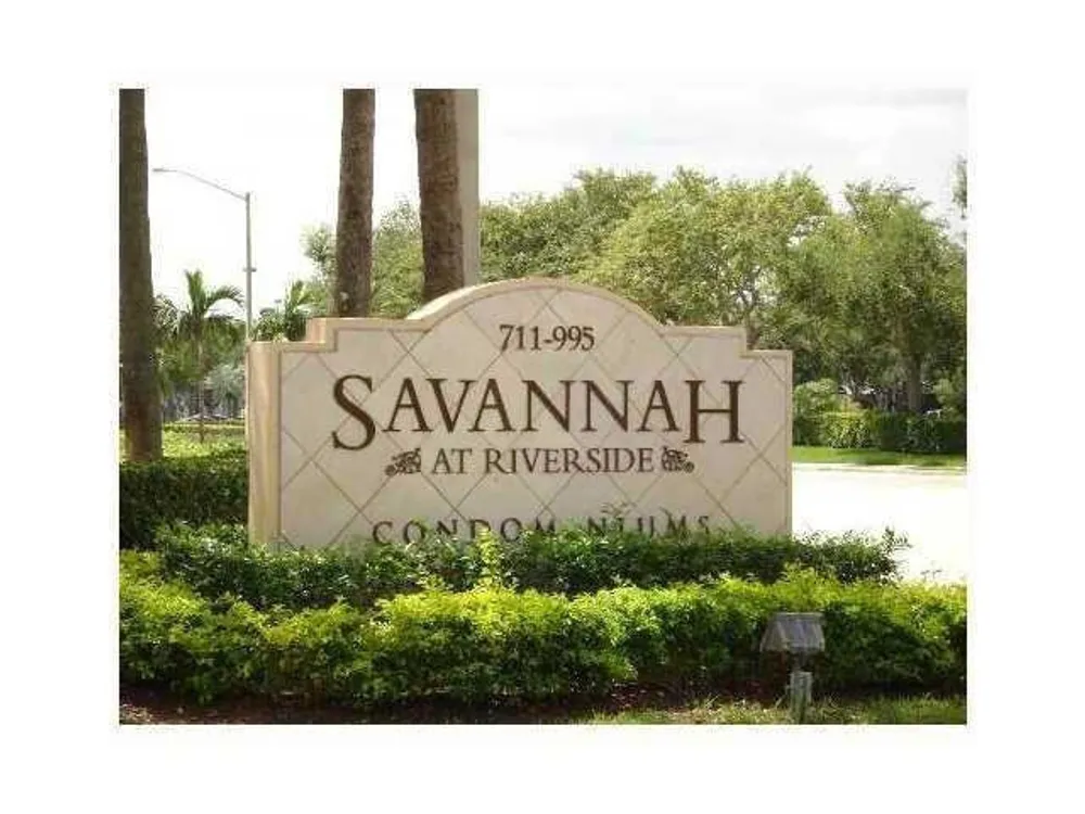 833 Riverside Dr, Coral Springs, FL 33071