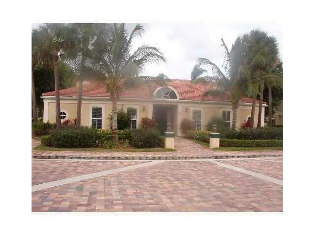 833 Riverside Dr, Coral Springs, FL 33071