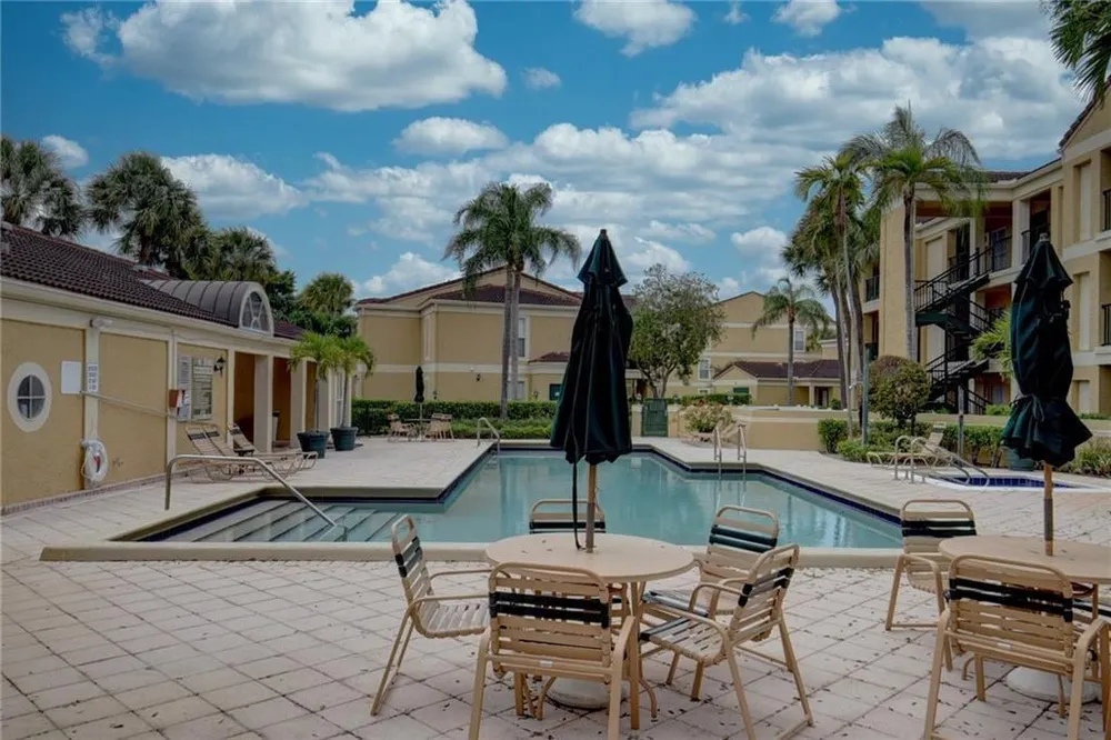 833 Riverside Dr, Coral Springs, FL 33071