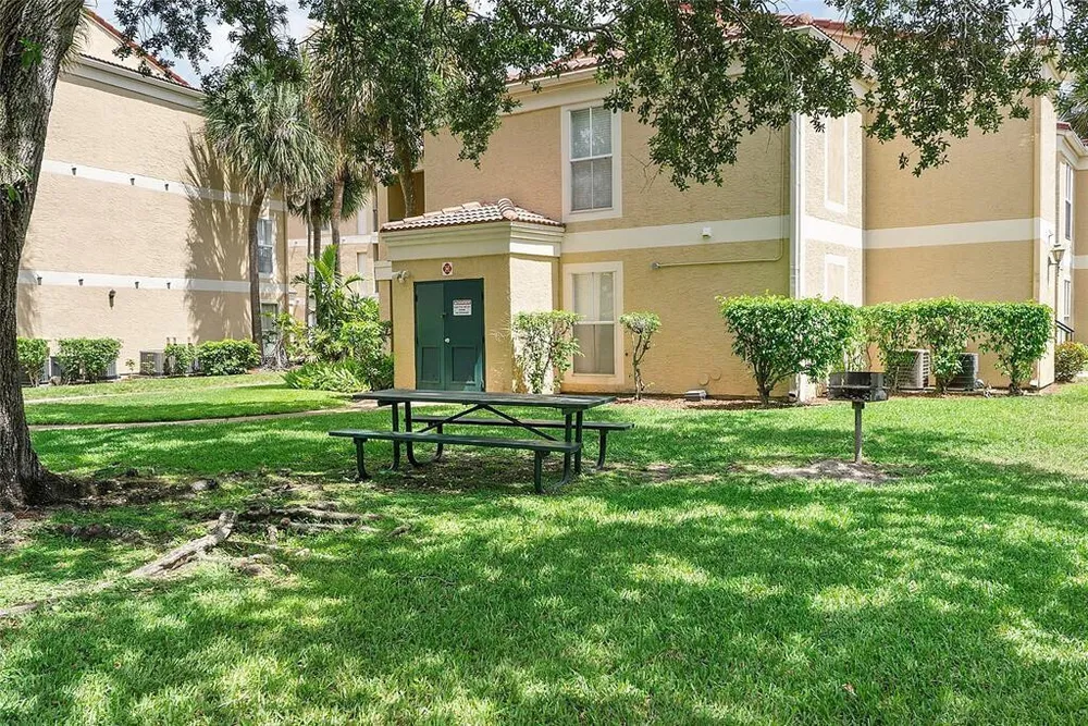 833 Riverside Dr, Coral Springs, FL 33071