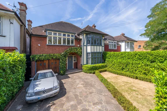 Woodfield Avenue, London, SW16