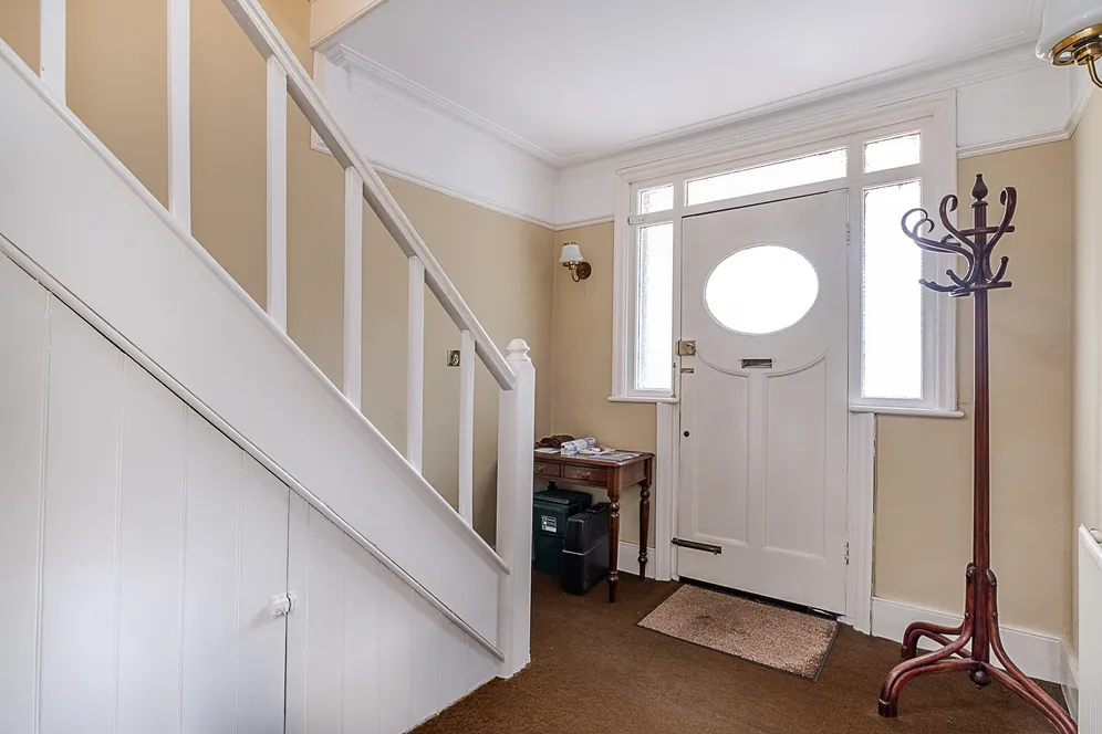Elmfield Avenue, Teddington, TW11 photo 12