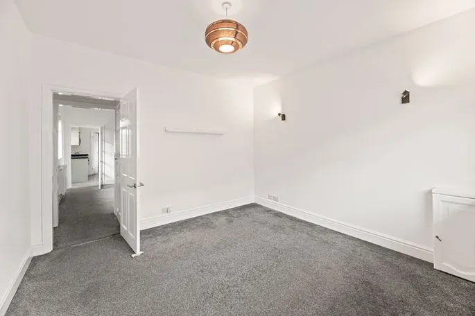 Property carousel image 8