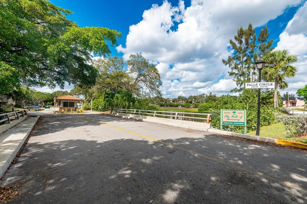 6260 S Falls Circle Dr, Lauderhill, FL 33319