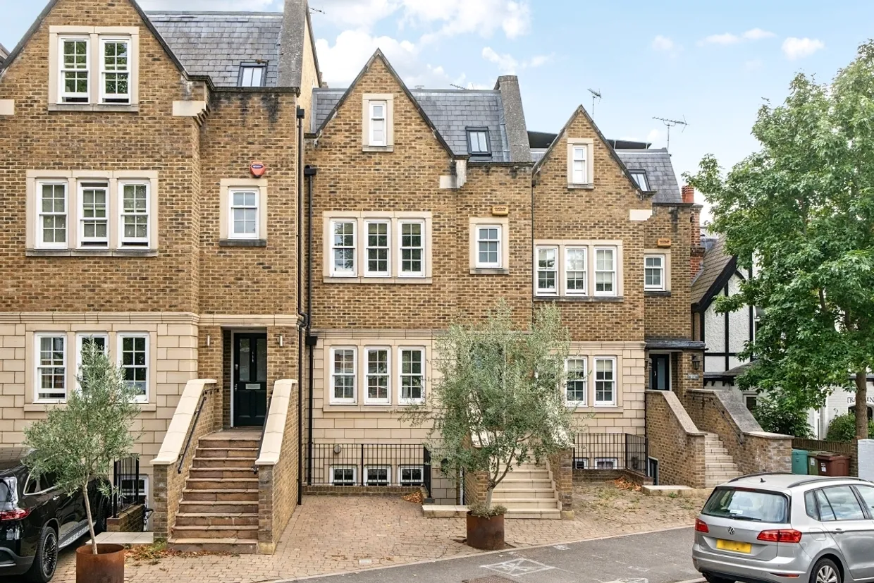 Grove Park Road London W4 photo 1