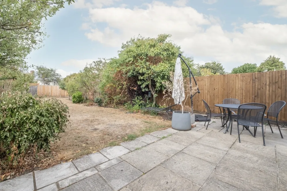 Burntwood Lane London SW17 photo 22