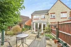 Century Close, Faringdon