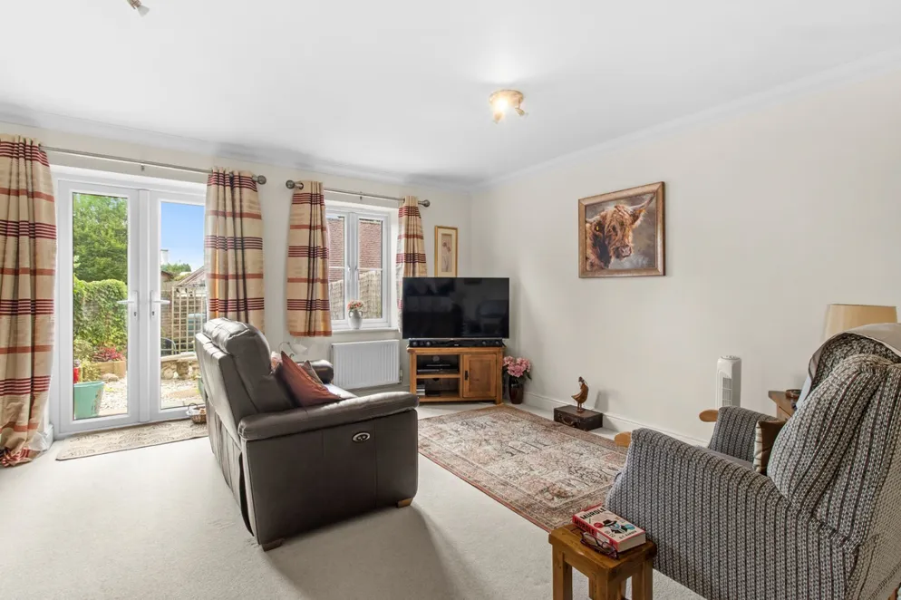 Property carousel item 6