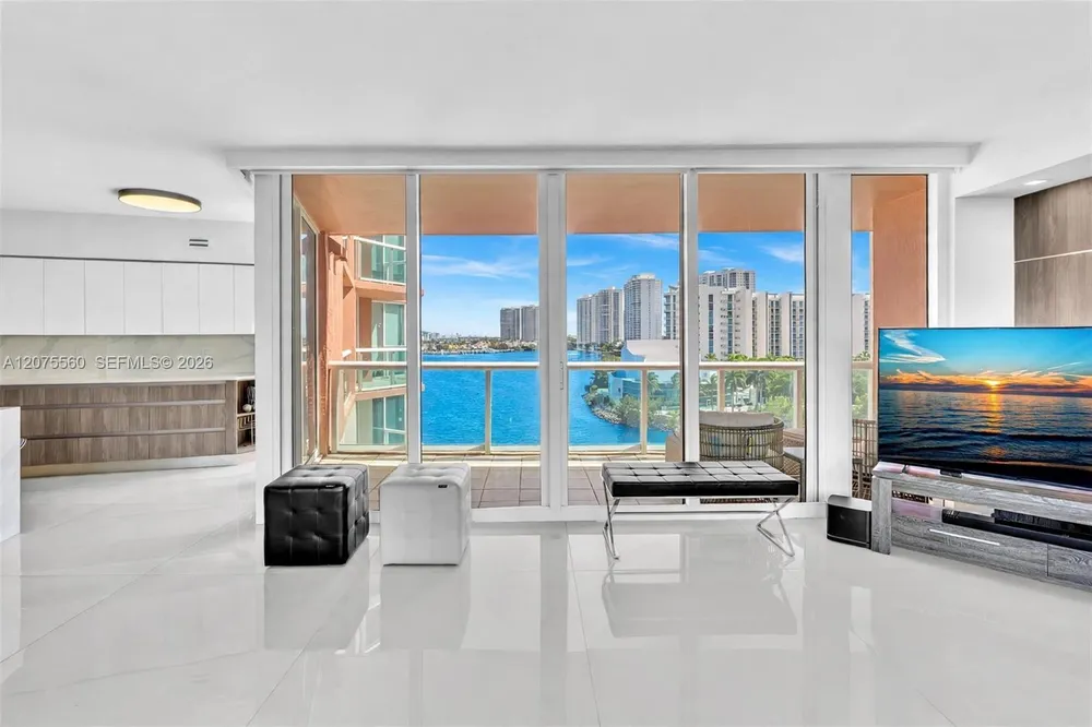 3370 Hidden Bay Dr, Miami, FL 33180