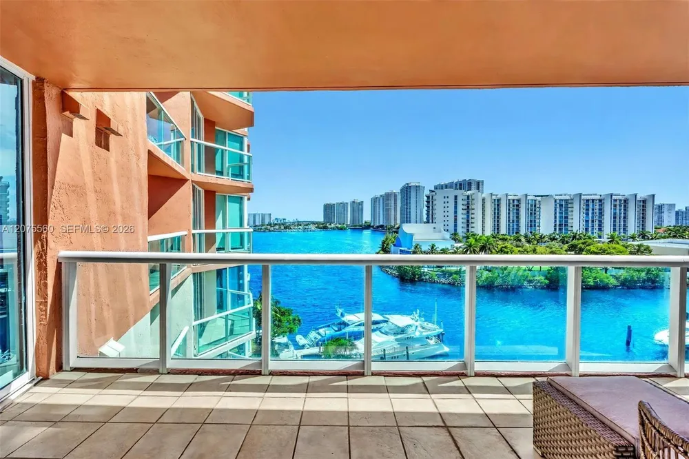 3370 Hidden Bay Dr, Miami, FL 33180