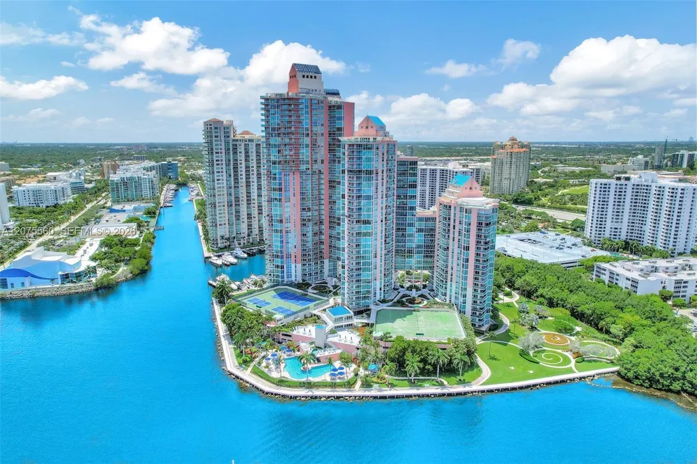 3370 Hidden Bay Dr, Miami, FL 33180