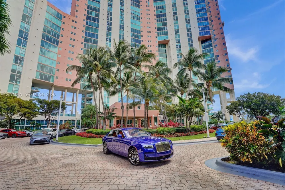 3370 Hidden Bay Dr, Miami, FL 33180