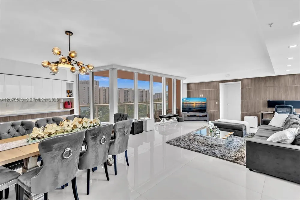 3370 Hidden Bay Dr, Miami, FL 33180