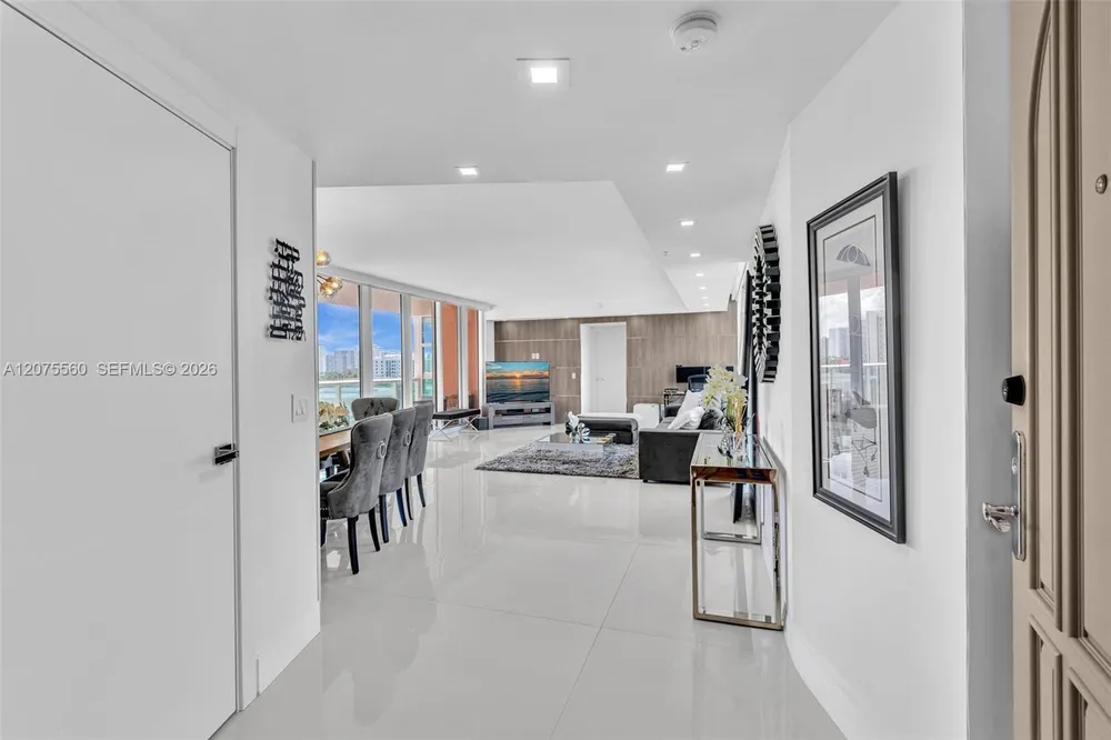 3370 Hidden Bay Dr, Miami, FL 33180