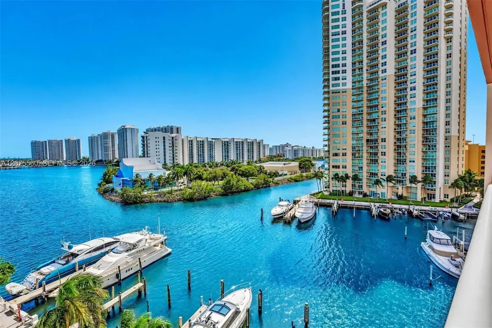3370 Hidden Bay Dr, Miami, FL 33180
