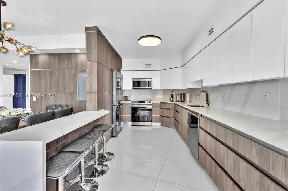 3370 Hidden Bay Dr, Miami, FL 33180