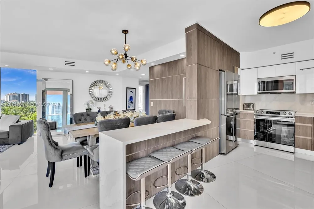 3370 Hidden Bay Dr, Miami, FL 33180