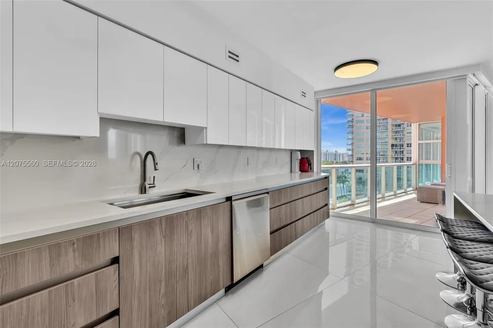 3370 Hidden Bay Dr, Miami, FL 33180