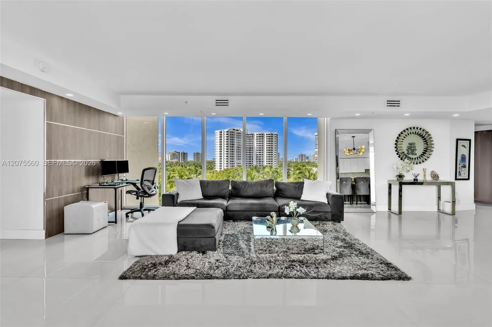 3370 Hidden Bay Dr, Miami, FL 33180