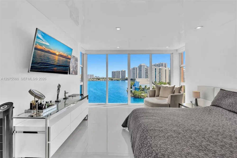 3370 Hidden Bay Dr, Miami, FL 33180