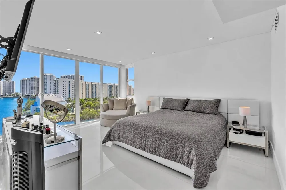3370 Hidden Bay Dr, Miami, FL 33180
