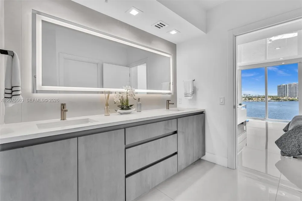3370 Hidden Bay Dr, Miami, FL 33180