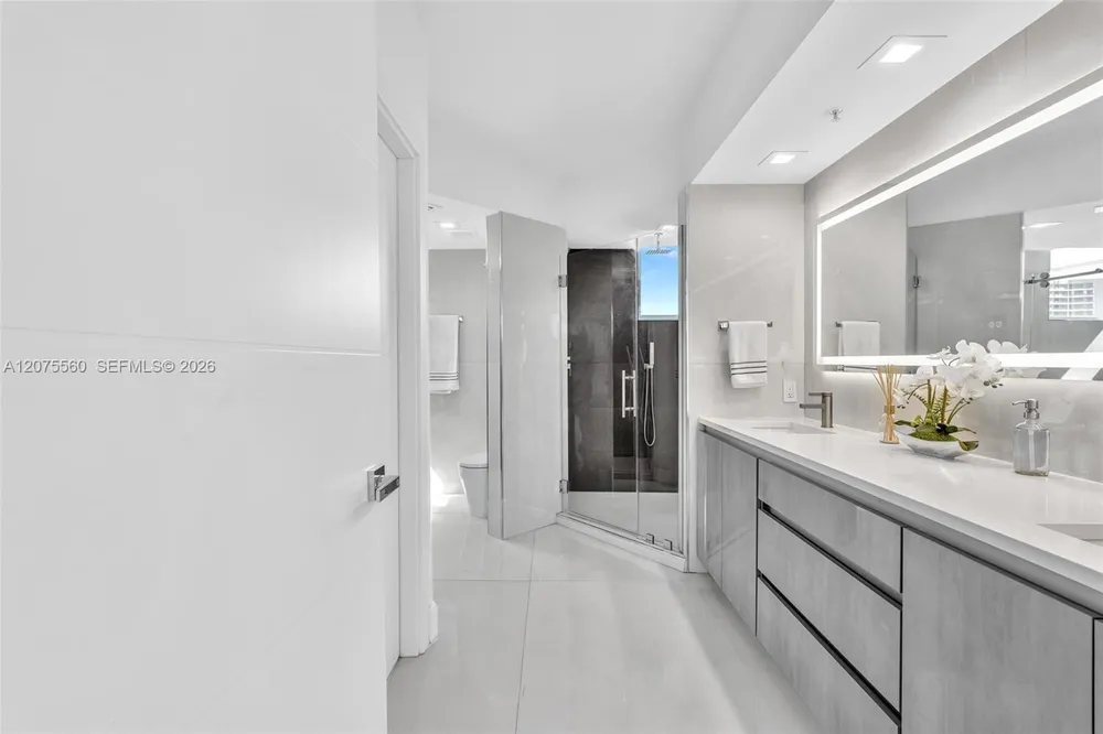 3370 Hidden Bay Dr, Miami, FL 33180
