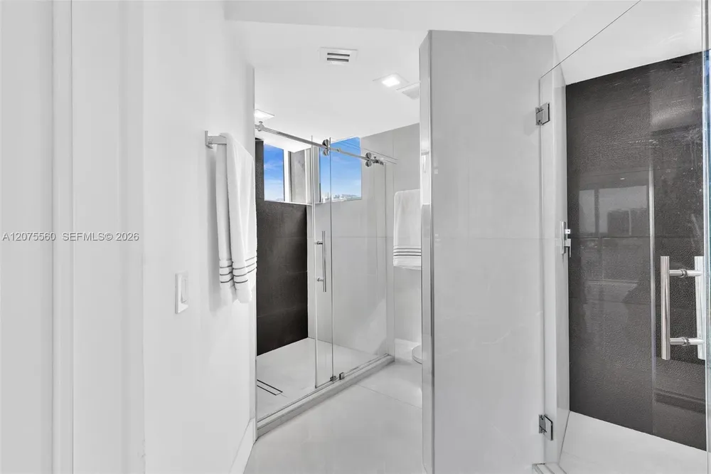 3370 Hidden Bay Dr, Miami, FL 33180