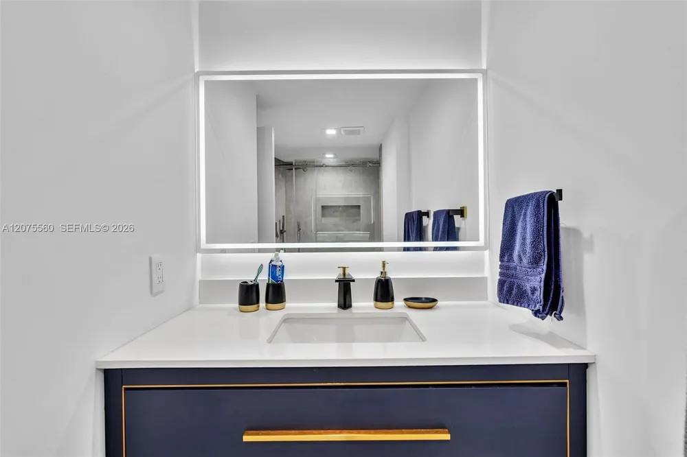 3370 Hidden Bay Dr, Miami, FL 33180