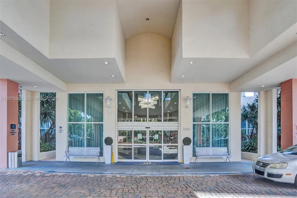 3370 Hidden Bay Dr, Miami, FL 33180