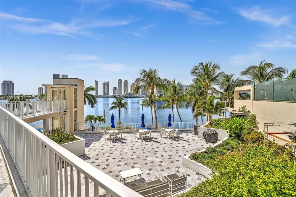3370 Hidden Bay Dr, Miami, FL 33180