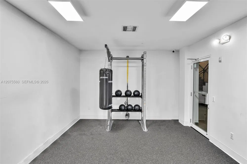 3370 Hidden Bay Dr, Miami, FL 33180