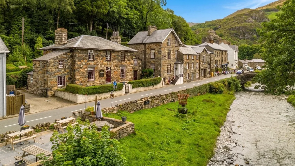 Caernarfon Road, Beddgelert, Caernarfon, Gwynedd, LL55