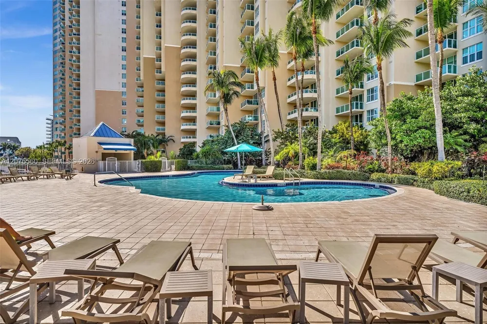 3370 Hidden Bay Dr, Miami, FL 33180