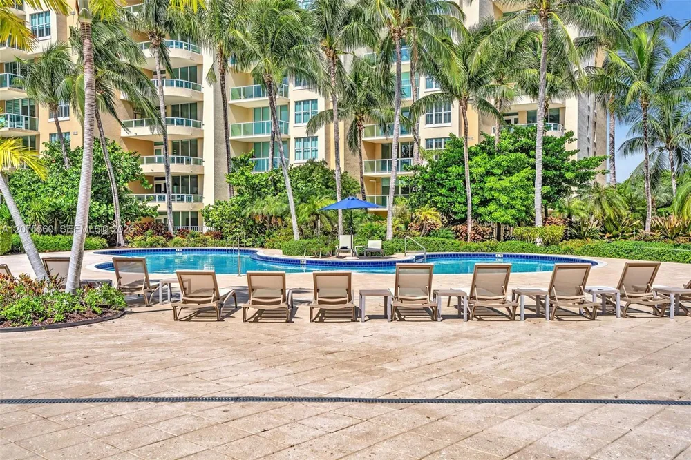 3370 Hidden Bay Dr, Miami, FL 33180